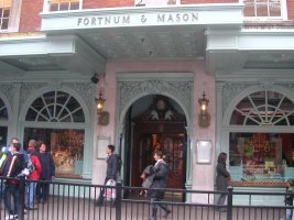 Fortnum & Mason, London, exterior