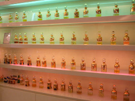 Al Qurashi, Knightsbridge, essential oil jars 01