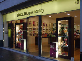 SpaceNK, Hans Crescent London, Exterior